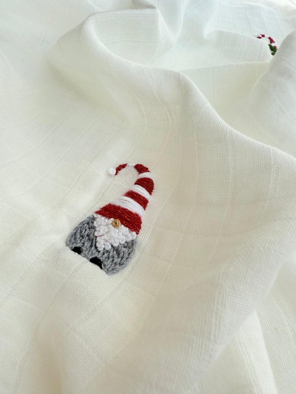 HOLIDAY STORY MUSLIN