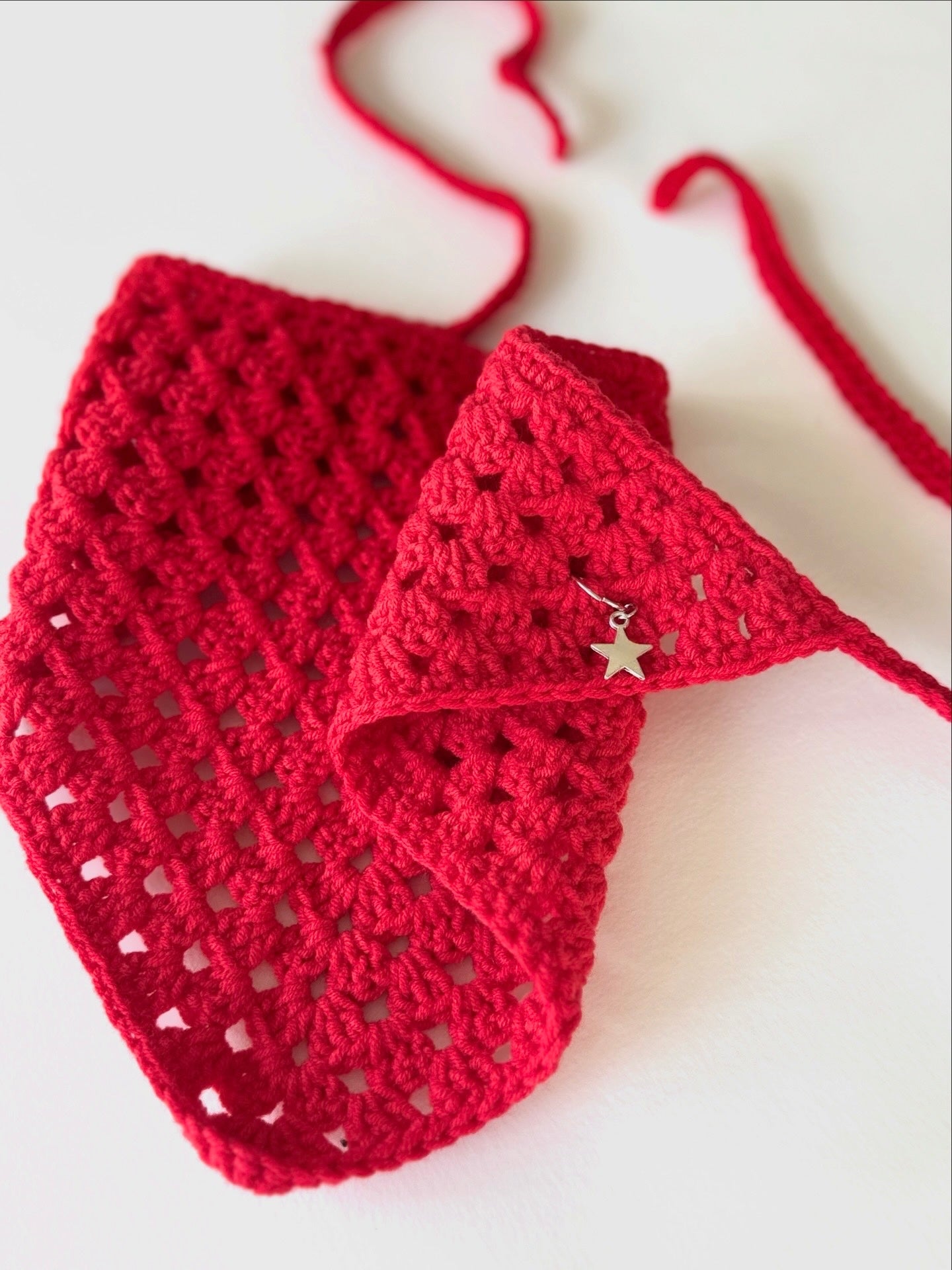 SCARLET CROCHET BANDANA