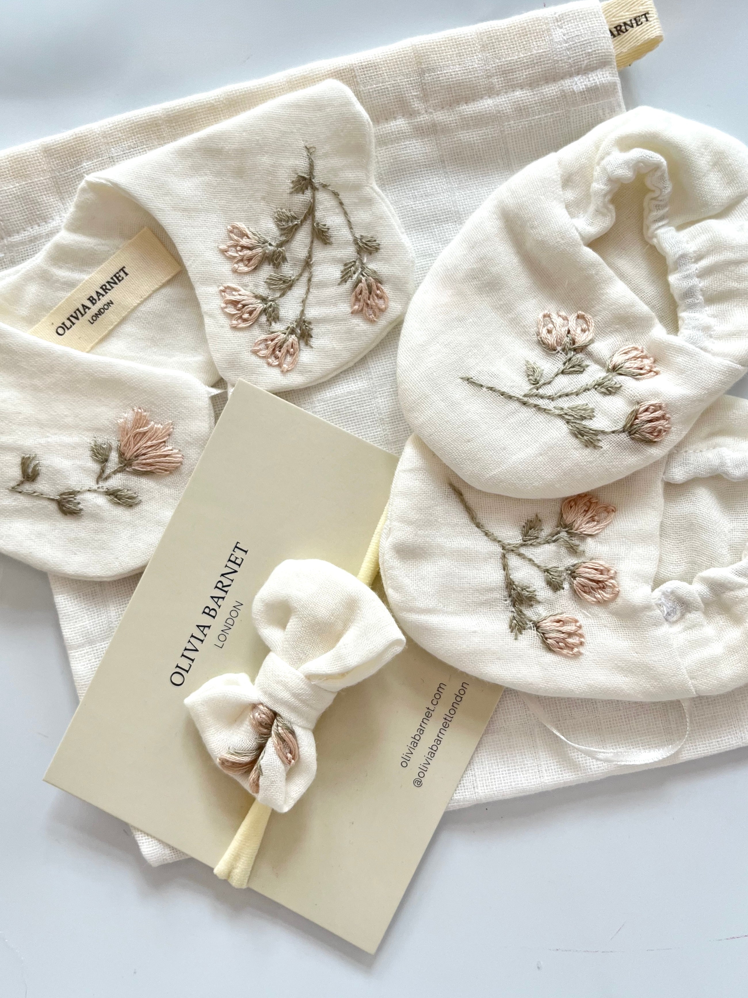 CAMELLIA BABY BLOOM YAKA & PATİK SETİ