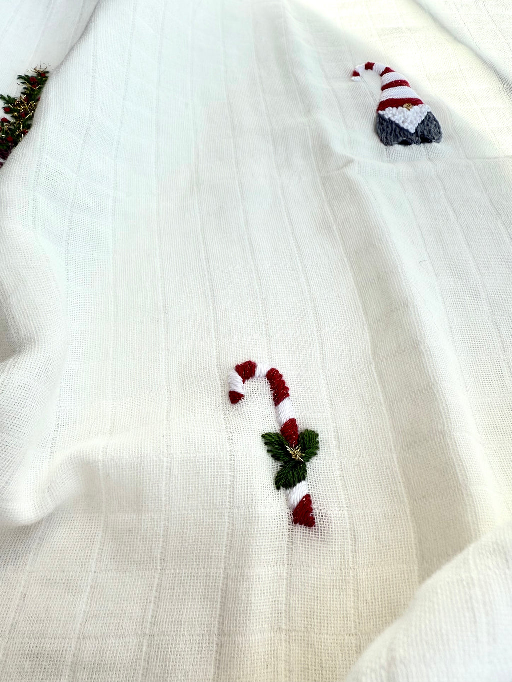 HOLIDAY STORY MUSLIN