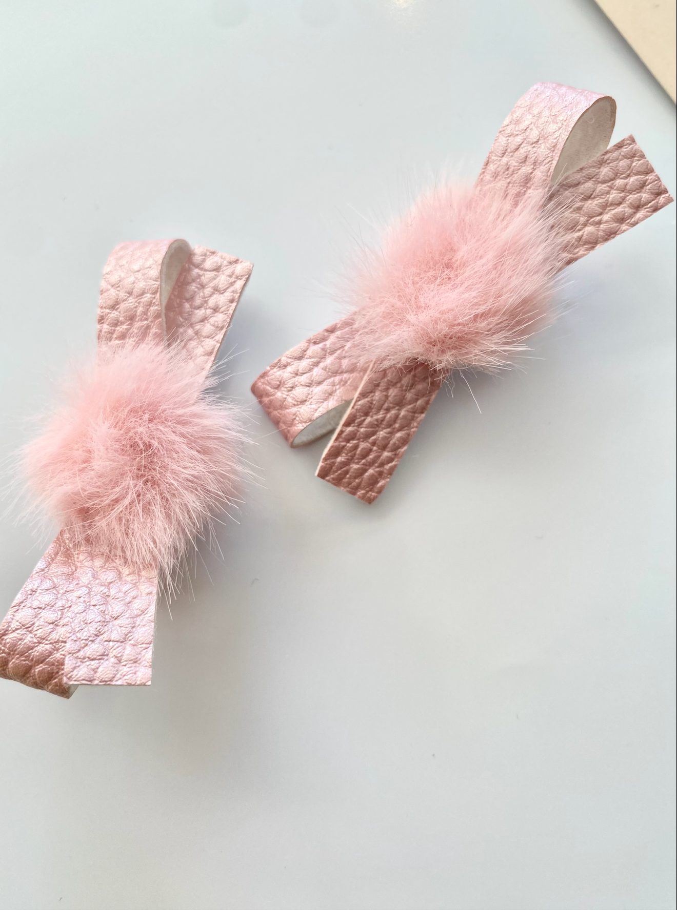 BLUSH POM SAÇ KLİPSİ