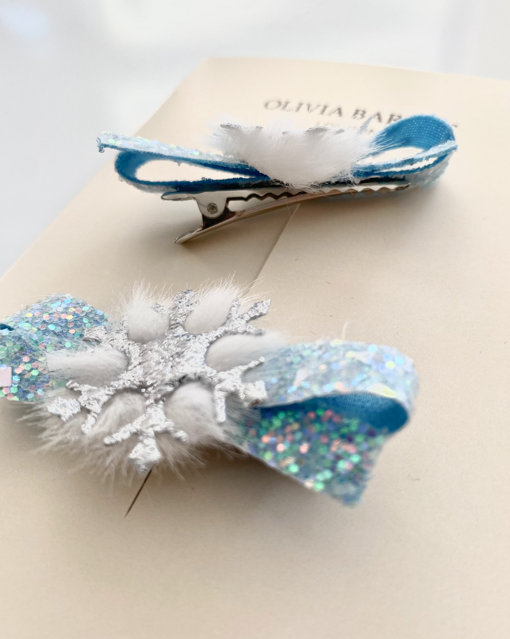 ICY BLUE POM SAÇ KLİPSİ