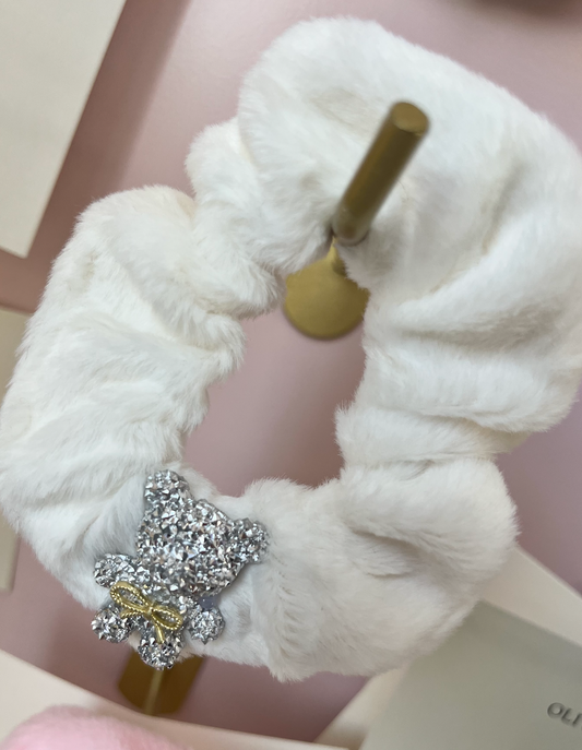 WHITE COSY SCRUNCHIE